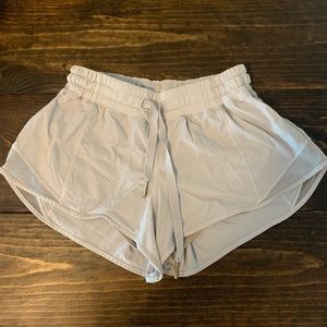 White Lululemon run high rise hotty shorts